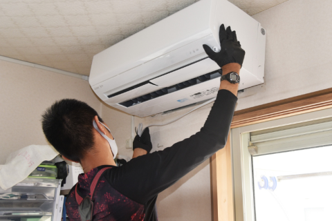 Cách Vệ Sinh Máy Lạnh Tại Nhà Trong 5 Phút Không Cần Đồ Nghề Chuyên Dụng