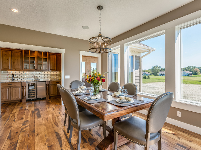 BÍ QUYẾT CHỌN BÀN ĂN CHO GIA ĐÌNH ĐÔNG THÀNH VIÊN