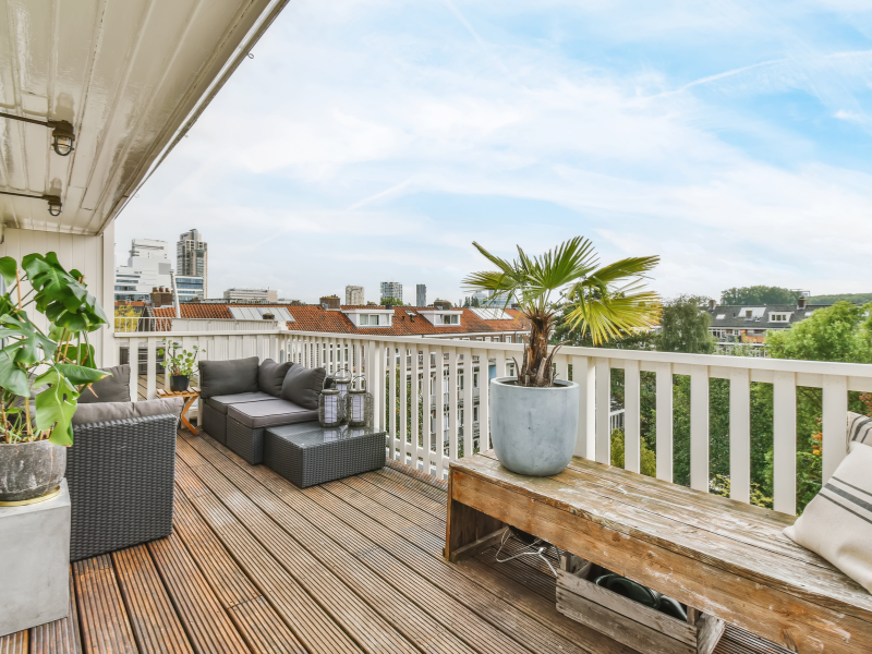 NÊN CHỌN CHẤT LIỆU NÀO CHO BÀN GHẾ BAN CÔNG?