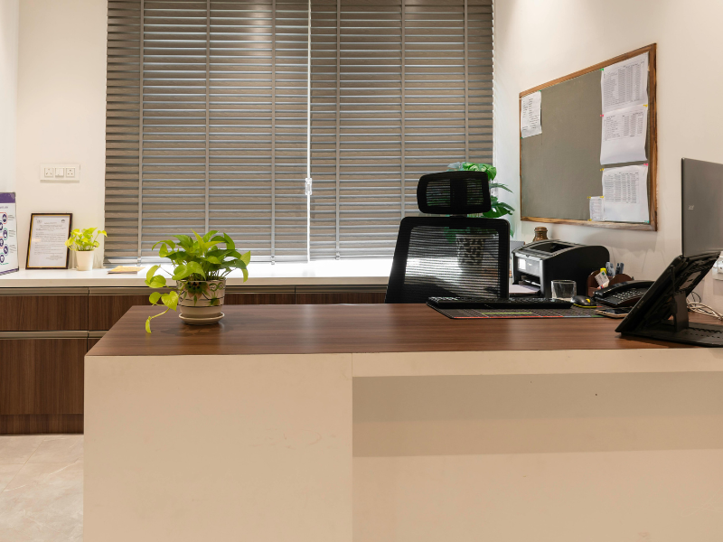 Hướng bàn làm việc là hướng lưng hay mặt? Cách bố trí theo tuổi chuẩn phong thủy