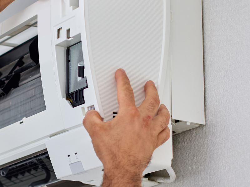 Cách Vệ Sinh Máy Lạnh Tại Nhà Trong 5 Phút Không Cần Đồ Nghề Chuyên Dụng