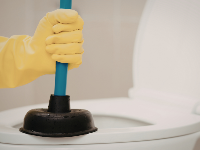 Áp Dụng Ngay 4 Cách Thông Nghẹt Bồn Cầu Cực Nhạy Trước Khi Gọi Thợ