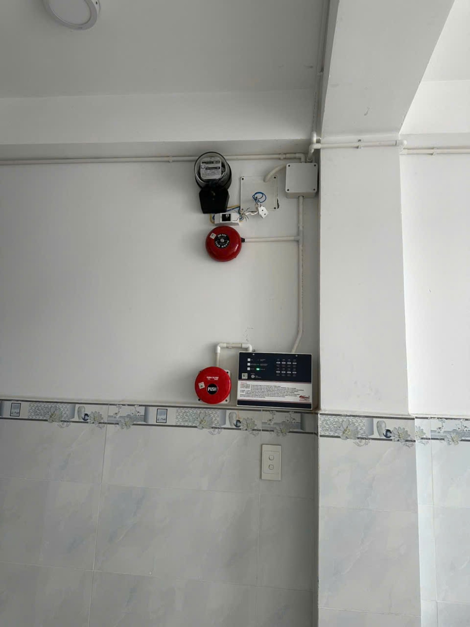 Trong thời gian gần đây, hàng loạt vụ cháy nhà dân, chung cư mini, nhà trọ xảy ra liên tiếp tại các thành phố lớn như TP.HCM hay Hà Nội, gây thiệt hại nghiêm trọng về người và tài sản.