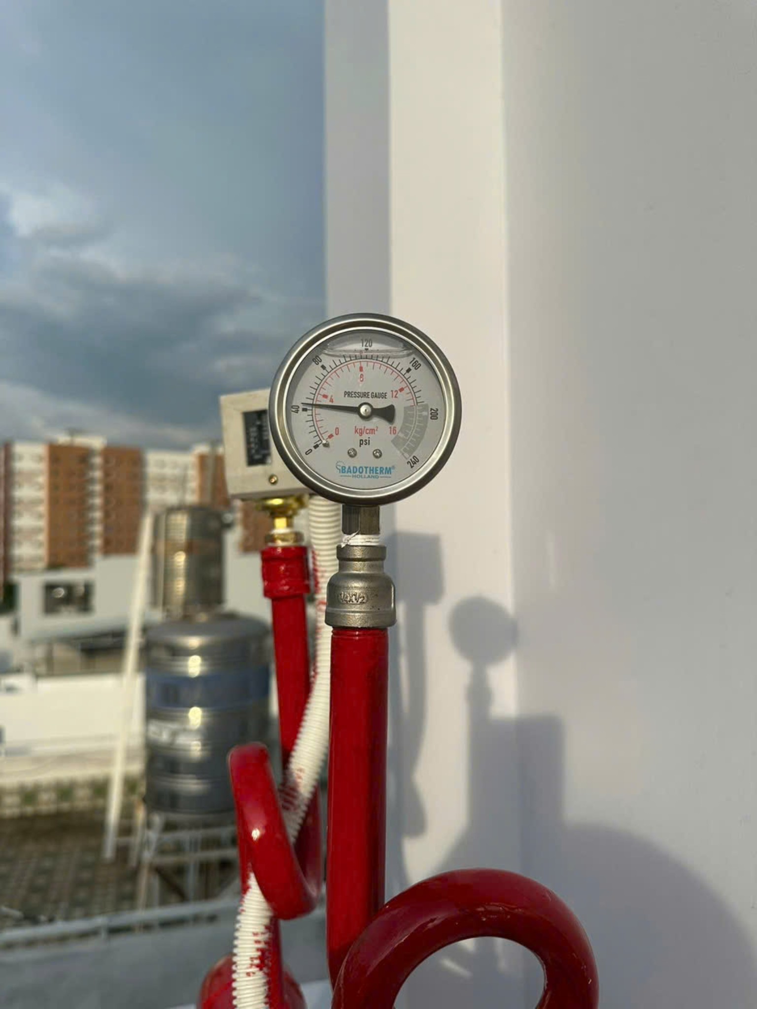 Trong thời gian gần đây, hàng loạt vụ cháy nhà dân, chung cư mini, nhà trọ xảy ra liên tiếp tại các thành phố lớn như TP.HCM hay Hà Nội, gây thiệt hại nghiêm trọng về người và tài sản.