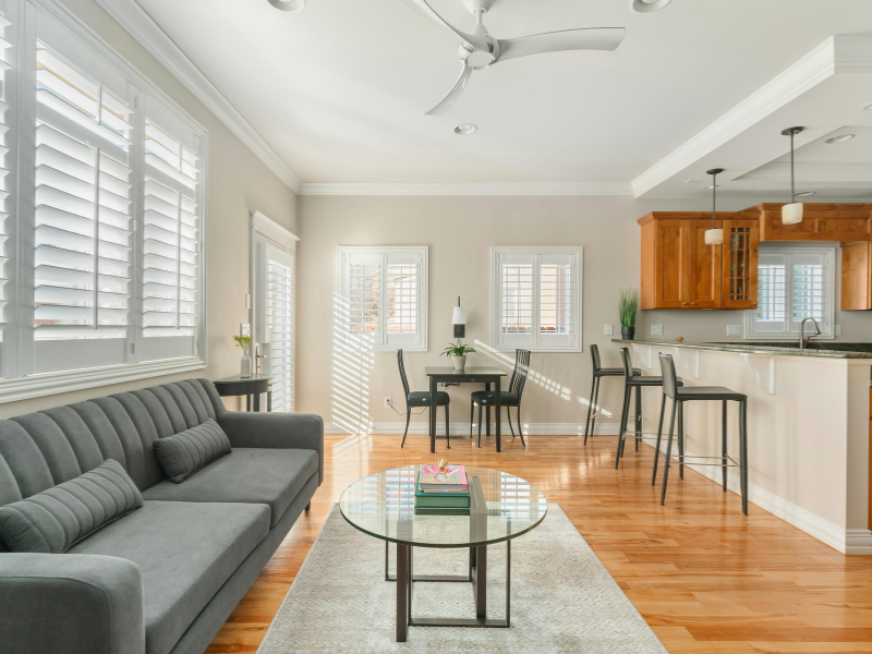 Mẫu Thiết Kế Phòng Khách Liền Bếp 50m2 – Giải Pháp Tối Ưu Không Gian Hiện Đại